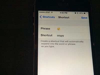 Mẹo hay dùng iPhone cho người mới chụp ảnh bằng phím âm lượng Mẹo hay dùng iPhone cho người mới chèn nhanh biểu tương cảm xúc