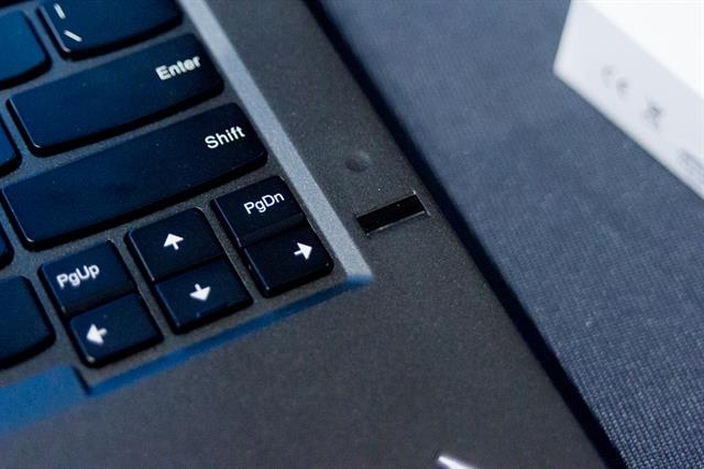 Cận cảnh bàn phím của Ultrabook Lenovo ThinkPad X1 Carbon 2014 tại CES 2014