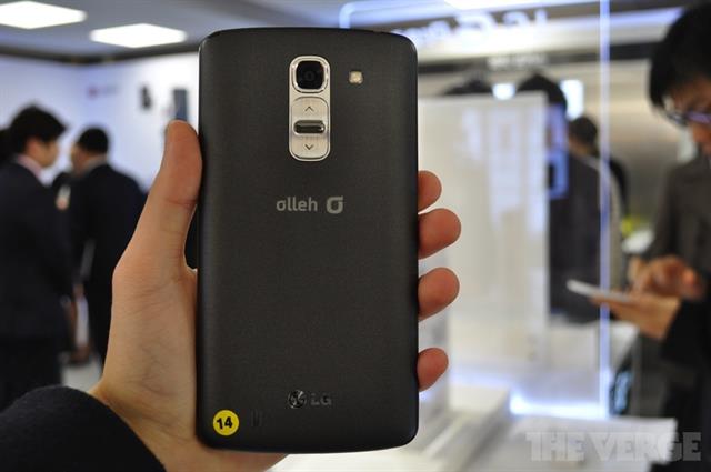 Mặt sau của G Pro 2 thiết kế tương đồng với tiền bối G2