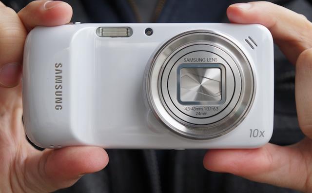 Hy vọng Galaxy S5 Zoom sẽ không kế thừa kiểu dáng thiết kế của Galaxy S4 Zoom