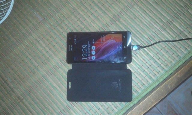 Máy Asus Zenfone 5 của anh Nguyễn Phương Hoàng đang sử dụng