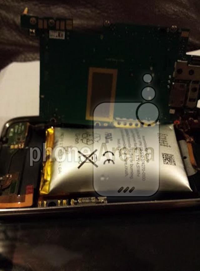 Chiếc iPhone có viên pin bị biến dạng