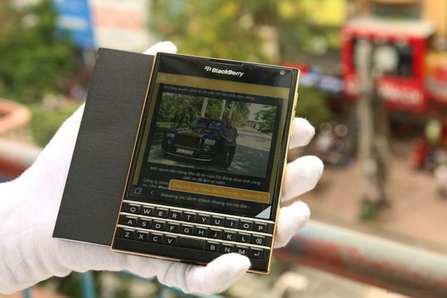 BlackBerry Passport mạ vàng