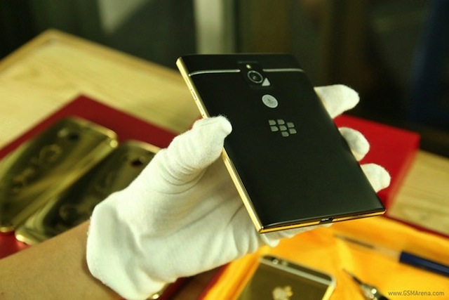 BlackBerry Passport mạ vàng