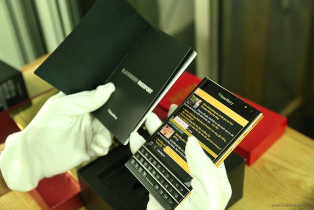 BlackBerry Passport mạ vàng