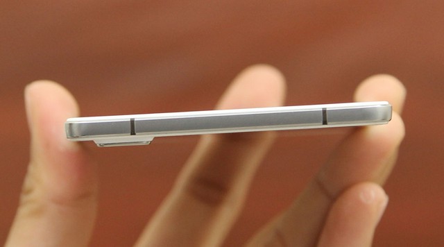 Trên tay Oppo R5 siêu mỏng tại Thegioididong