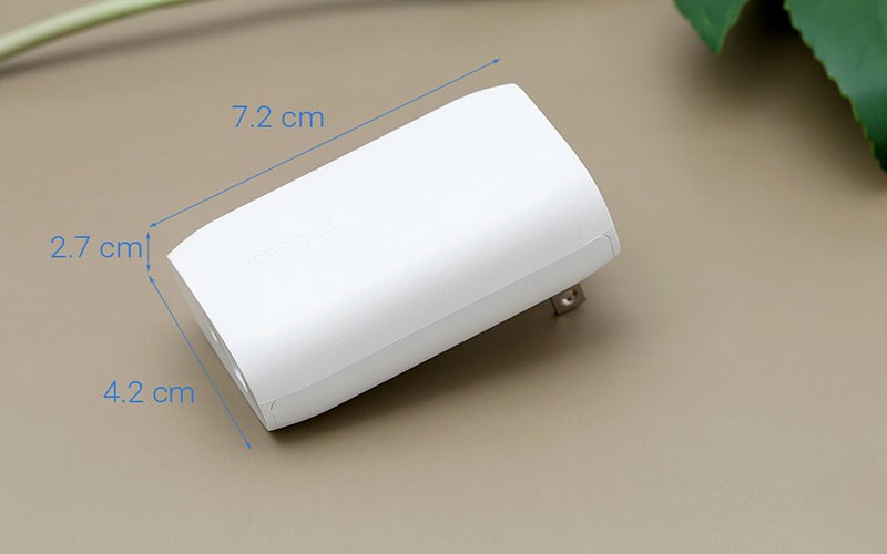 Adapter sạc Belkin có kiểu dáng nhỏ gọn, chắc chắn