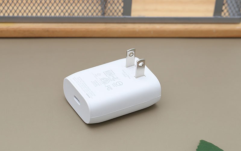 Adapter sạc Belkin là sản phẩm đáng mua với nhiều ưu điểm