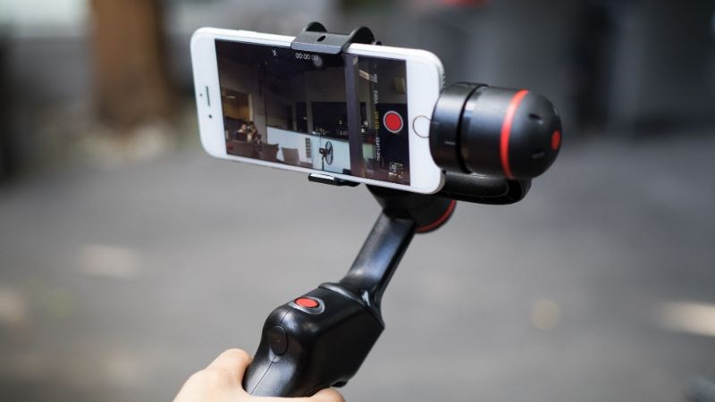 Gimbal chống rung 2 trục nhẹ gọn, tiện lợi di chuyển