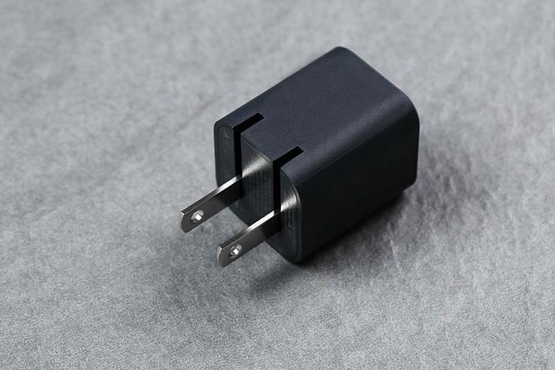 Adapter sạc có vẻ ngoài đơn giản, khả năng tương thích cao