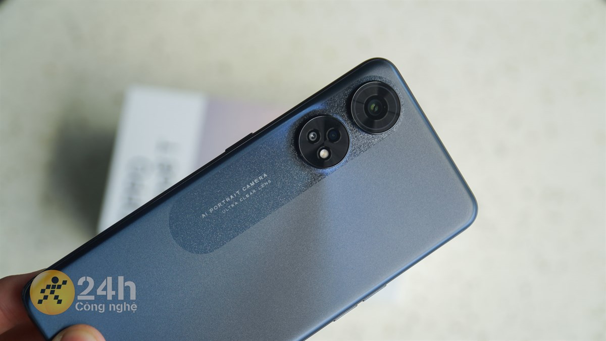 Mặt lưng của OPPO Reno8 T được chia thanh hai khu vực, gồm cụm camera và phần còn lại.