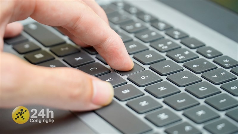 Với mình cảm giác gõ bàn phím Dell Vostro 3430 không tốt cho lắm. Với mình cảm giác gõ bàn phím Dell Vostro 3430 không tốt cho lắm.