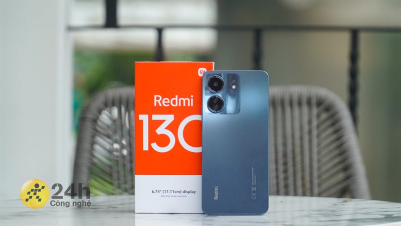 Thiết kế Redmi 13C có nhiều sự thay đổi, nhưng vẫn tạo cảm giác rất quen thuộc