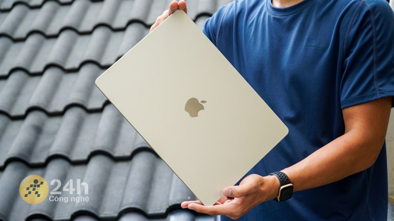 MacBook Air 15 inch M2 là sản phẩm 15 inch mỏng gọn nhất mà mình từng dùng