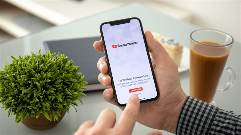 Cách sử dụng YouTube Premium miễn phí trên iPhone
