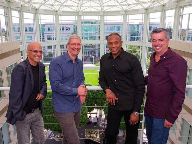 Apple đã bỏ ra số tiền kỷ lục trong lịch sử của mình để mua lại hãng thiết bị âm thanh Beats và từ đây, một tương lai tươi sáng về lĩnh vực âm nhạc đã mở ra cho nhà táo
