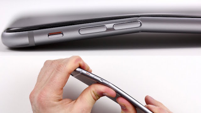 Tuy nhiên không lâu sau khi trình làng, iPhone 6 Plus lại dính phải một scandal độc nhất vô nhị là dễ bị bẻ cong và hàng chục triệu người trên thế giới đã dõi theo đoạn video bẻ cong thiết bị nổi tiếng này