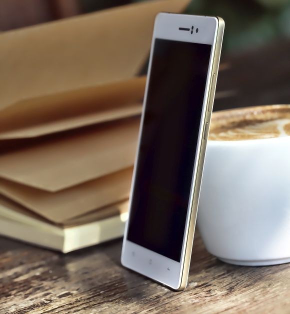 Khung sườn gia công bằng hợp kim thép và được mạ vàng đẹp mắt