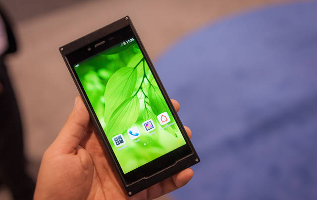 tan-man-bphone-1 Bphone