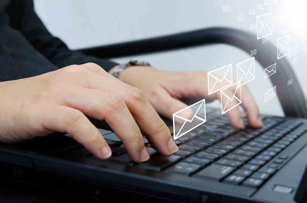 Cách thay đổi kích thước ảnh khi gửi đính kèm trong Outlook