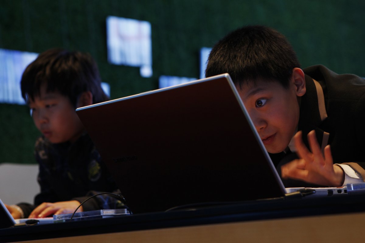 Việt Nam đang cải thiện tốc độ Internet dù khá chậm Việt Nam đang cải thiện tốc độ Internet dù khá chậm