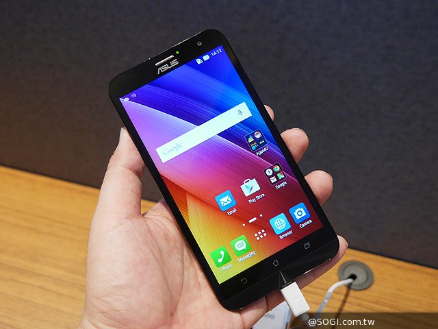 Zenfone 2 ZE550KL 1