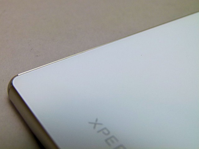 Xperia-Z4-edge-thiet-ke-1 Thiết kế mép viền Xperia Z3+