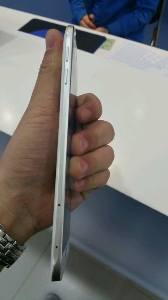 Galaxy A8 lộ ảnh thực tế Galaxy A8 lộ ảnh thực tế