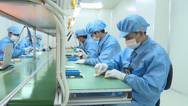 Nhà máy sản xuất hàng chục nghìn smartphone trong một tháng Nhà máy sản xuất hàng chục nghìn smartphone trong một tháng