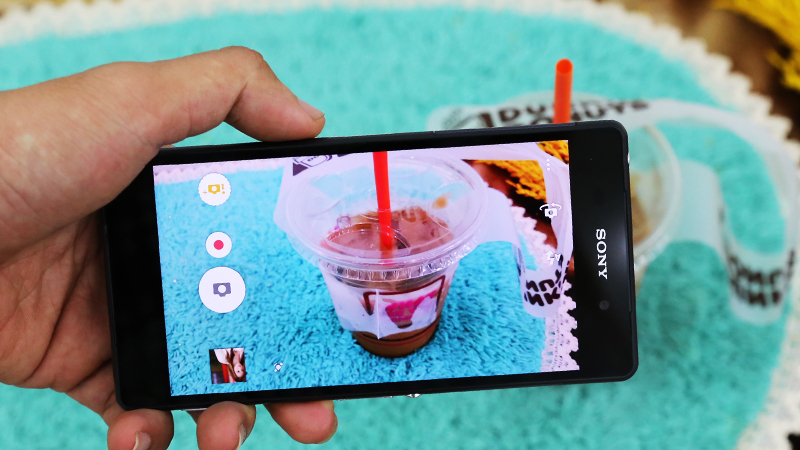 Xperia Z2 vs Galaxy A7