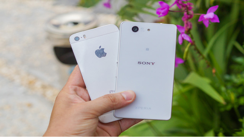 Z3 Compact vs iPhone 5S