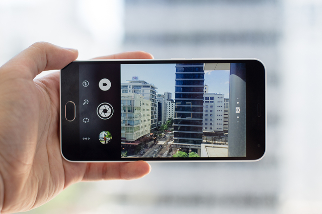 Ngoài ra, thiết bị này còn sở hữu camera độ phân giải 13MP, tích hợp đèn Flash Dual-Tone với nhiều chế độ chụp ảnh và camera trước độ phân giải 5MP Ngoài ra, thiết bị này còn sở hữu camera độ phân giải 13MP, tích hợp đèn Flash Dual-Tone với nhiều chế độ chụp ảnh và camera trước độ phân giải 5MP