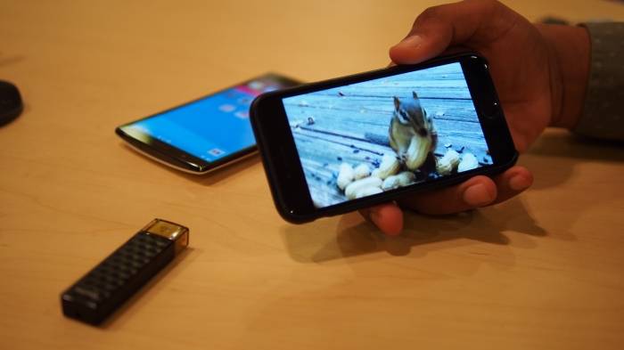 Giải pháp tăng dung lượng cho smartphone không có khe cắm thẻ nhớ Giải pháp tăng dung lượng cho smartphone không có khe cắm thẻ nhớ