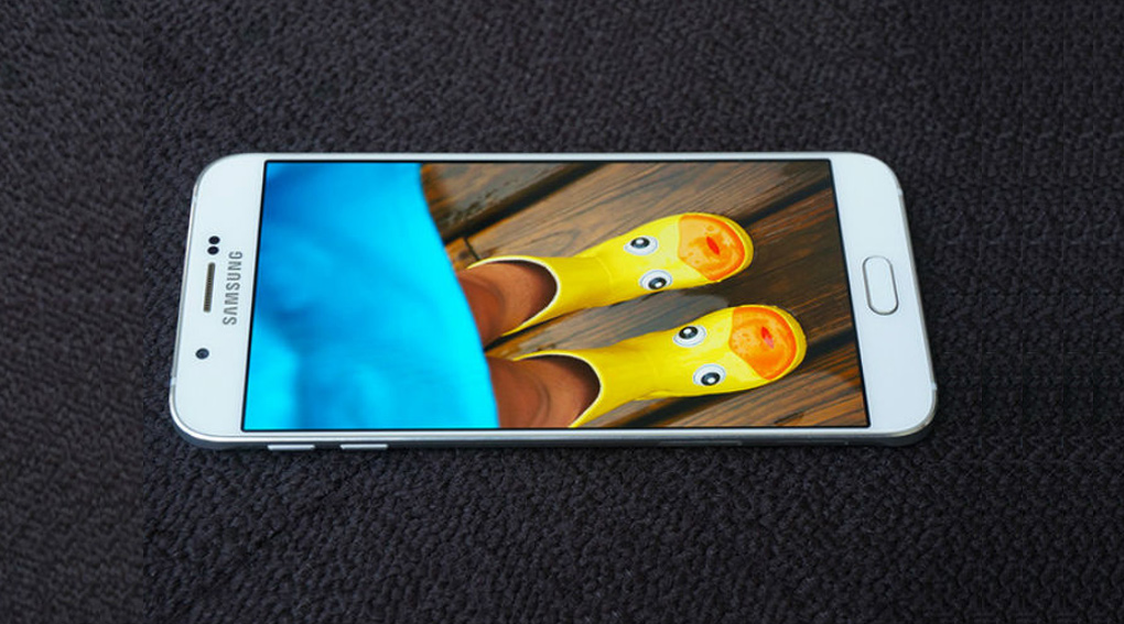 Samsung Galaxy A8 sở hữu màn hình Super AMOLED rộng 5.7 inch (1080 x 1920 pixel)