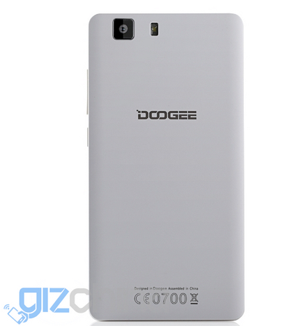 Doogee X5 có màu đen và trắng