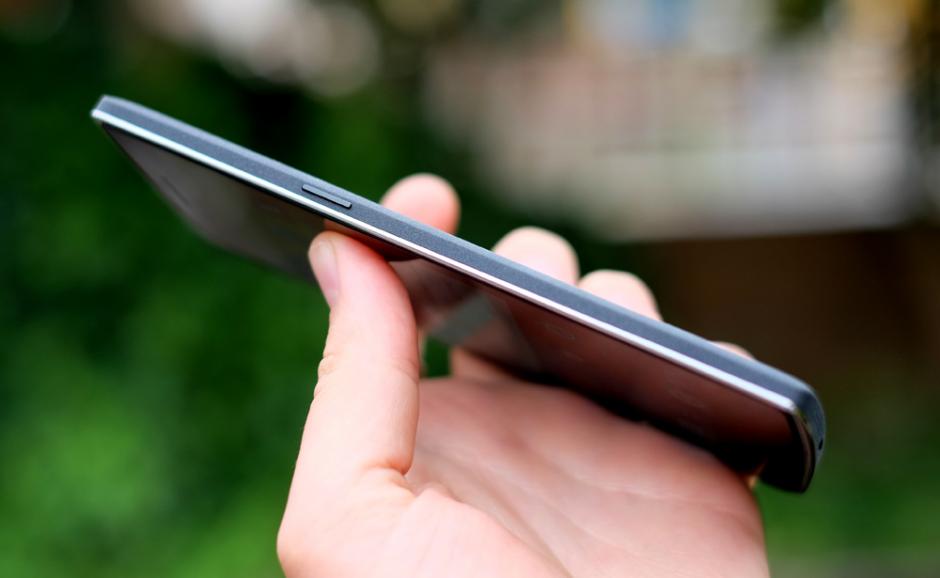 Cạnh bên cũ của OnePlus One Cạnh bên cũ của OnePlus One