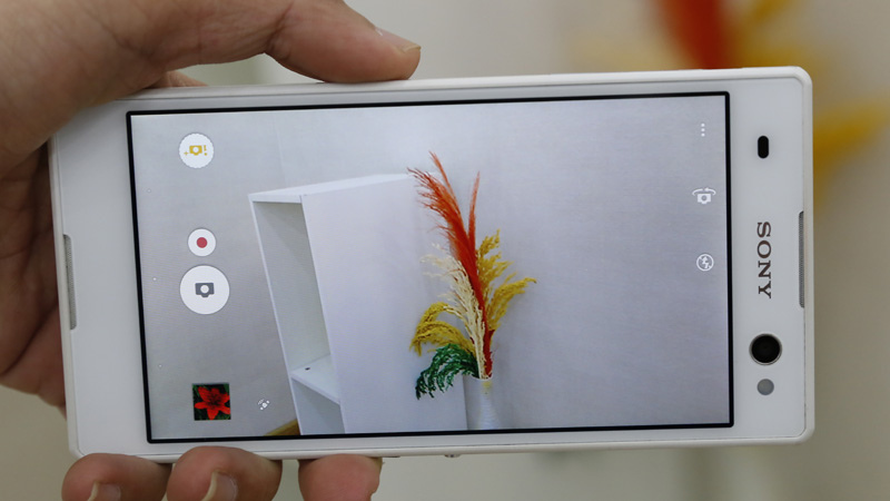 So sánh Pantech Vega Secret Up A900L và Sony Xperia C3 So sánh Pantech Vega Secret Up A900L và Sony Xperia C3