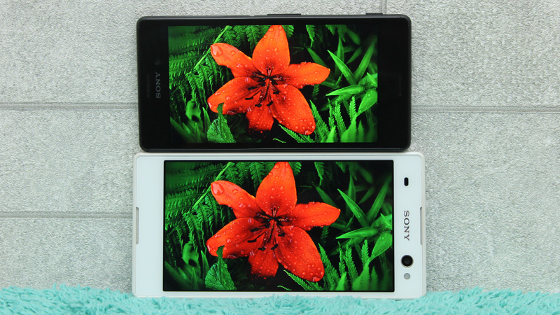 Ảnh so sánh màn hình của Sony Xperia M4 Aqua và Sony Xperia C3 Ảnh so sánh màn hình của Sony Xperia M4 Aqua và Sony Xperia C3