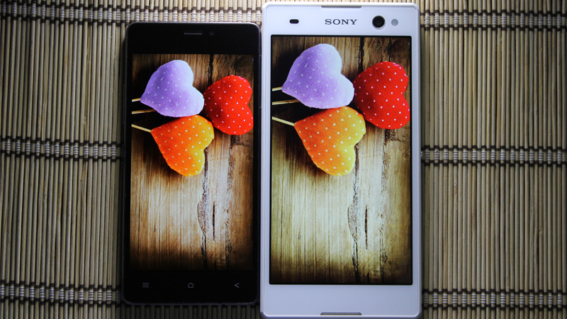 Ảnh so sánh màn hình của Sony Xperia C3 và Gionee Elife 5.1 Ảnh so sánh màn hình của Sony Xperia C3 và Gionee Elife 5.1