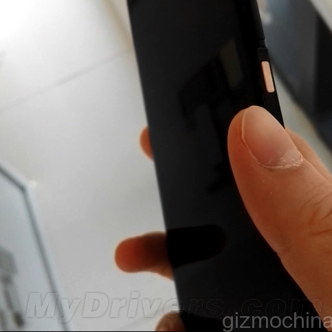 Huawei Mate 8 có cổng và phím lạ 1 Huawei Mate 8 có cổng và phím lạ 1