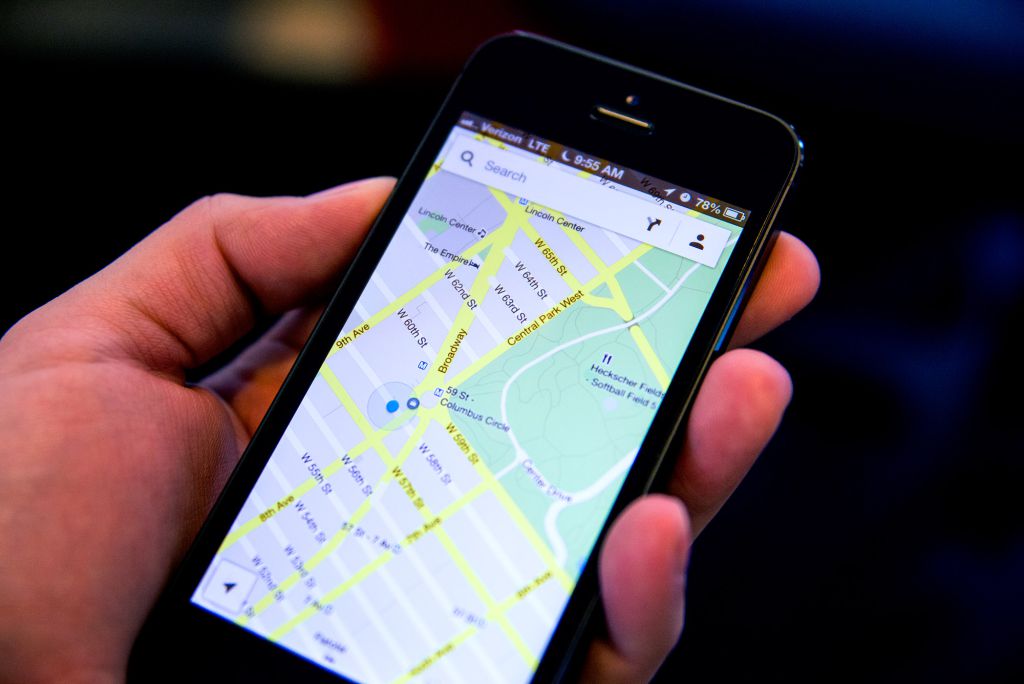 Apple Maps vượt trội hơn so với Google Maps nhờ chế độ ban đêm Apple Maps vượt trội hơn so với Google Maps nhờ chế độ ban đêm