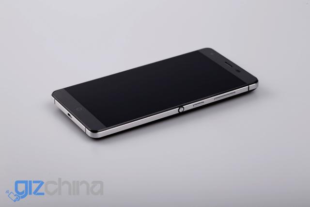 Ulefone Power có cổng hồng ngoại Ulefone Power có cổng hồng ngoại