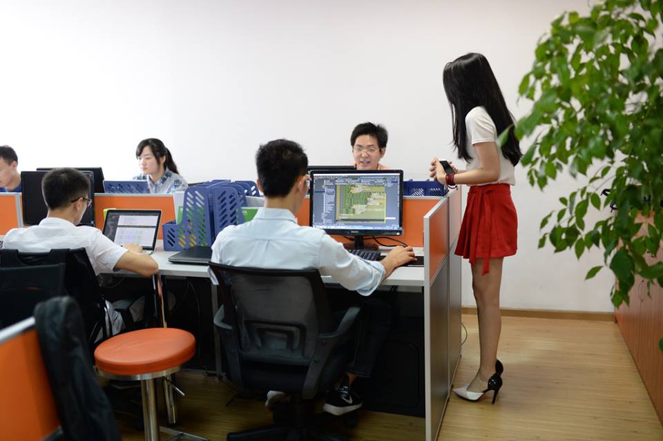 Các nàng sẽ đến bên và trò chuyện để giúp các chàng bớt căng thẳng hơn Các nàng sẽ đến bên và trò chuyện để giúp các chàng bớt căng thẳng hơn