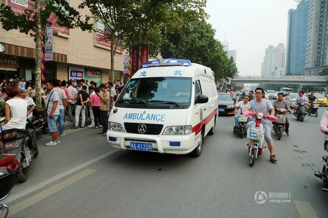 Xe cấp cứu được đưa đến hiện trường nhưng đã quá trễ!