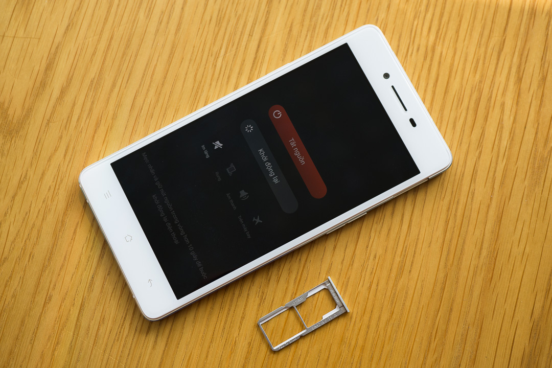 Khe sim R7 Lite Mở hộp R7 Lite