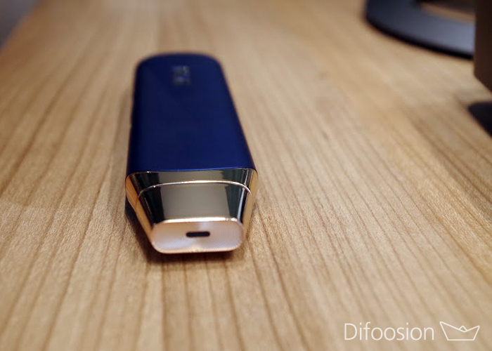 Asus VivoStick có kích thước khá nhỏ gọn Asus VivoStick có kích thước khá nhỏ gọn