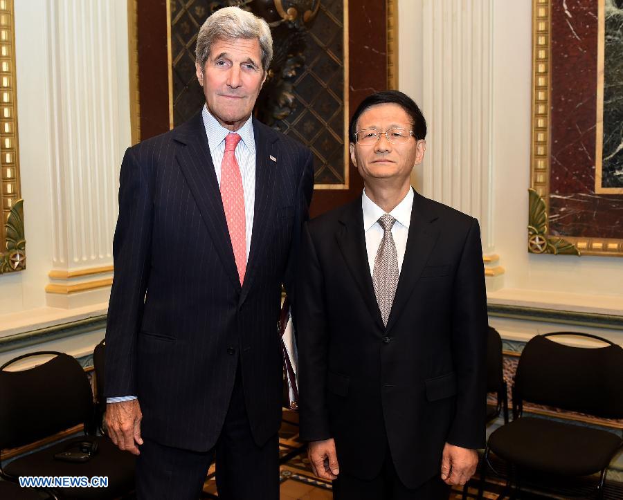 Ông Mạnh Kiến Trụ đứng kế Ngoại trưởng Mỹ John Kerry Ông Mạnh Kiến Trụ đứng kế Ngoại trưởng Mỹ John Kerry