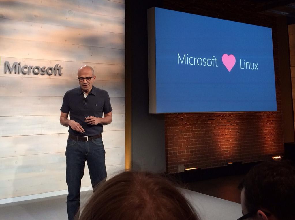 Satya Nadella tuyên bố mạnh mẽ rằng: “Microsoft yêu Linux” trong một buổi họp báo mới đây Satya Nadella tuyên bố mạnh mẽ rằng: “Microsoft yêu Linux” trong một buổi họp báo mới đây