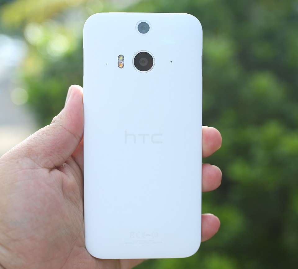 Mặt sau HTC Butterfly 2 Mặt sau HTC Butterfly 2
