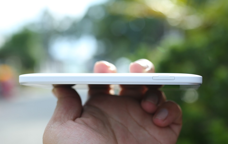 Cạnh trái HTC Butterfly 2 Cạnh trái HTC Butterfly 2
